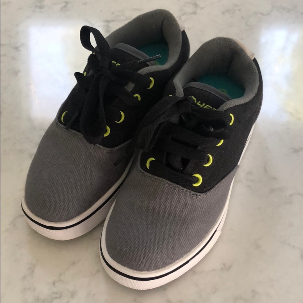 NEW!! Heelys shoes with wheels